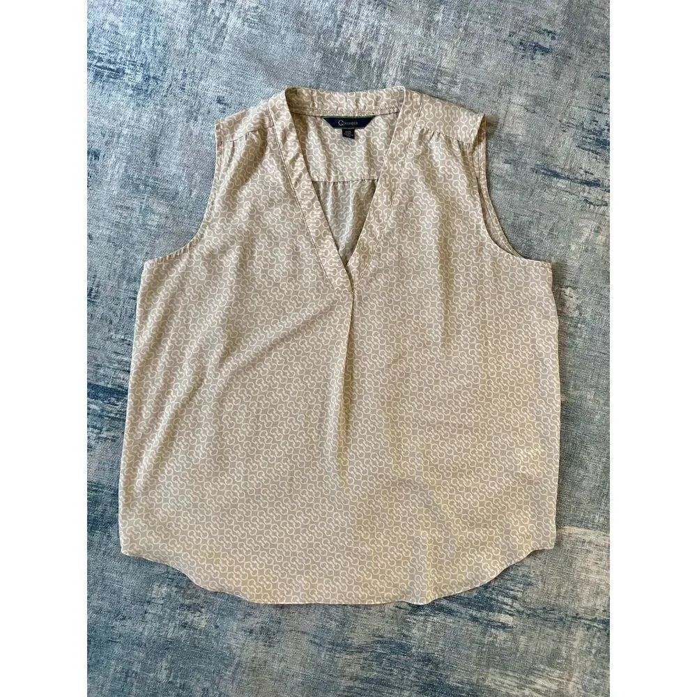 C Wonder Beige White Pattern Sleeveless V Neck Blouse Medium